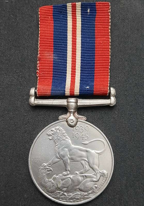 **WW2 : UDF British War Medal w/ Ribbon Full-Size (Att. Female)**