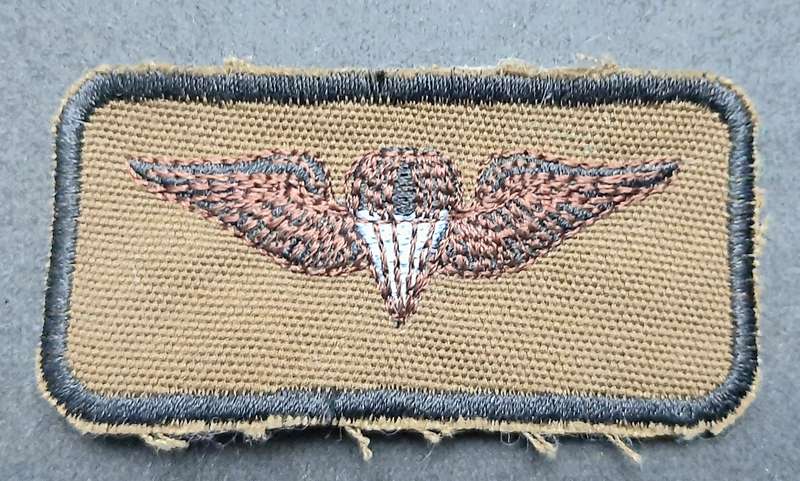 **Border War : 1980s SWATF Nutria Static-Line Parachute Qualification Badge.**