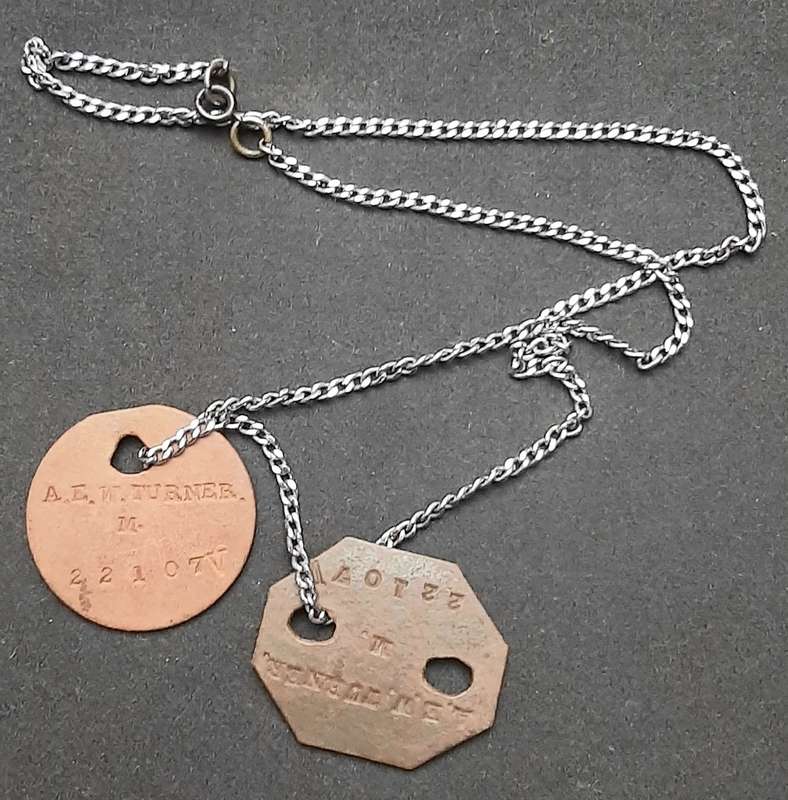 **WW1 / 2 : British Army Identity Discs 'Dog Tags' w/ Chain .**