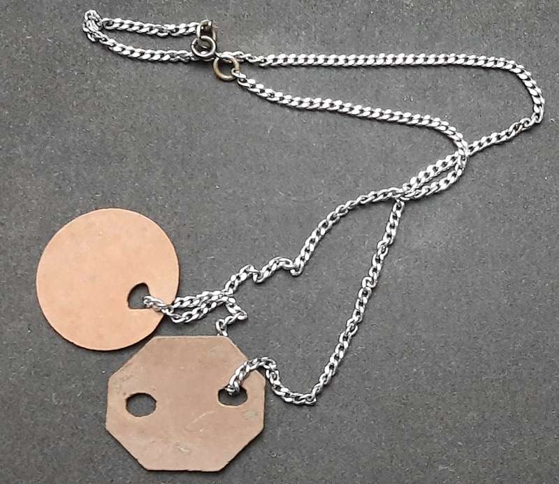 **WW1 / 2 : British Army Identity Discs 'Dog Tags' w/ Chain .**
