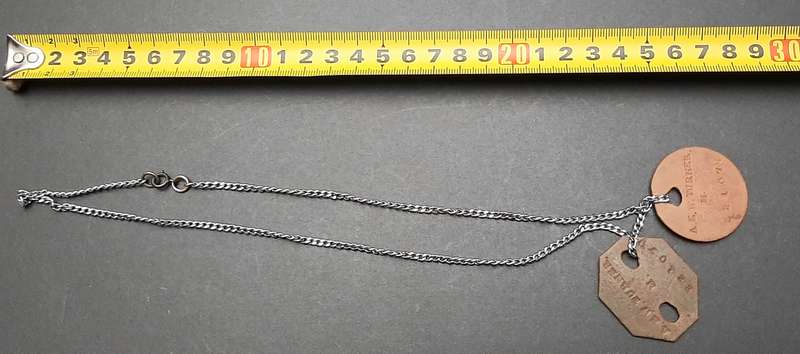 **WW1 / 2 : British Army Identity Discs 'Dog Tags' w/ Chain .**