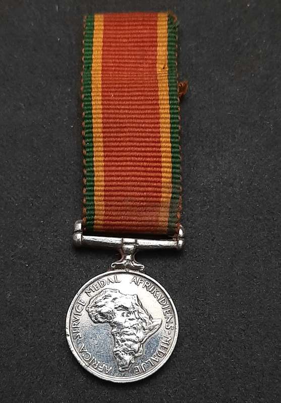 **WW2 UDF: .925 Silver Miniature Africa Service Medal w/ Ribbon (SA Issue).**