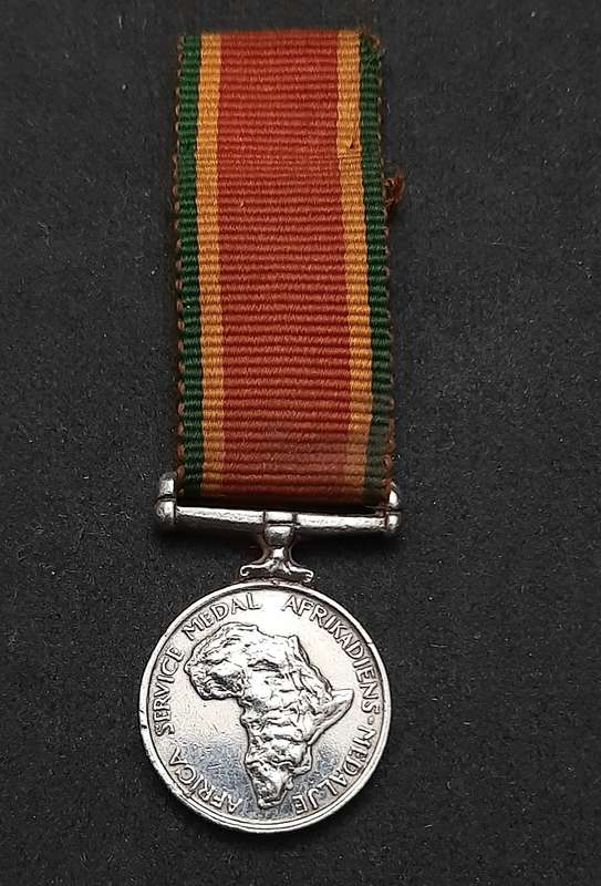**WW2 UDF: .925 Silver Miniature Africa Service Medal w/ Ribbon (SA Issue).**