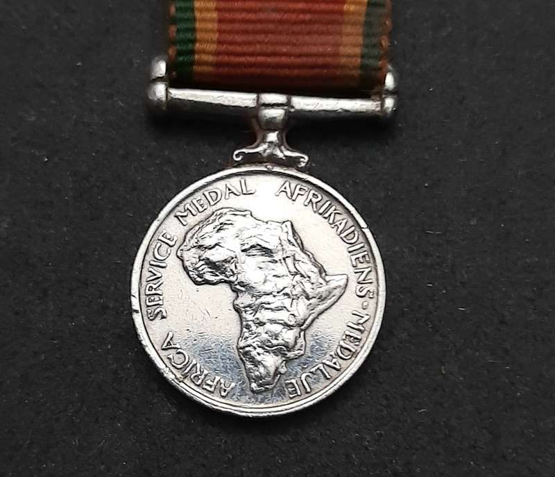 **WW2 UDF: .925 Silver Miniature Africa Service Medal w/ Ribbon (SA Issue).**