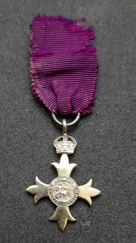 **RARE: WW1 .925 Silver Military MBE Miniature Medal w/ Ribbon ( Type I.)**