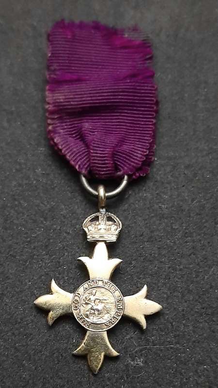 **RARE: WW1 .925 Silver Military MBE Miniature Medal w/ Ribbon ( Type I.)**