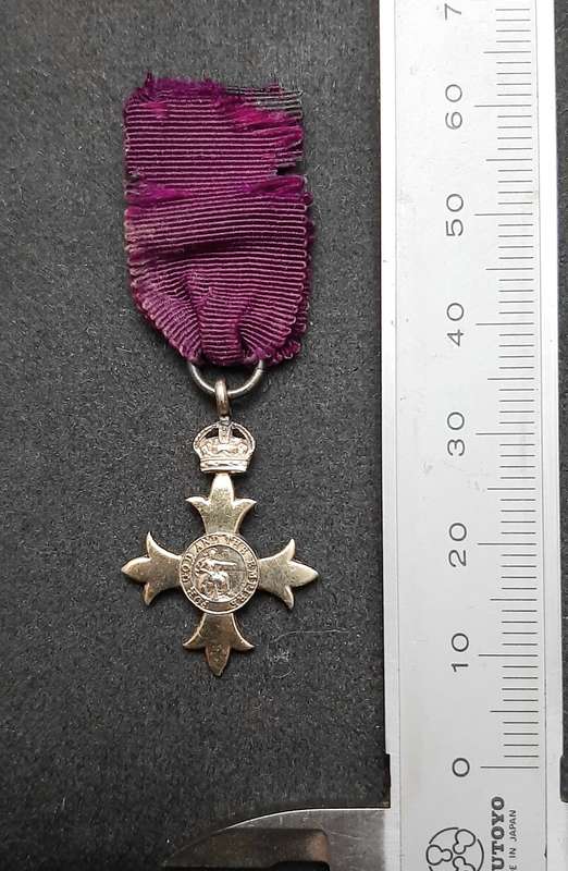 **RARE: WW1 .925 Silver Military MBE Miniature Medal w/ Ribbon ( Type I.)**