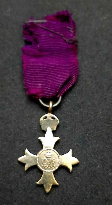 **RARE: WW1 .925 Silver Military MBE Miniature Medal w/ Ribbon ( Type I.)**