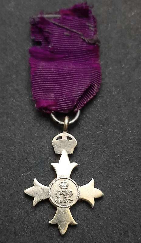 **RARE: WW1 .925 Silver Military MBE Miniature Medal w/ Ribbon ( Type I.)**