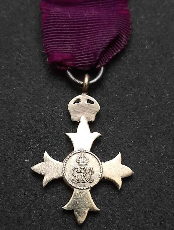 **RARE: WW1 .925 Silver Military MBE Miniature Medal w/ Ribbon ( Type I.)**