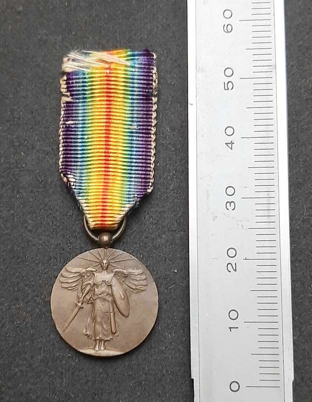 **WW1 : U.S. Victory Miniature Medal w/ Silk Ribbon **