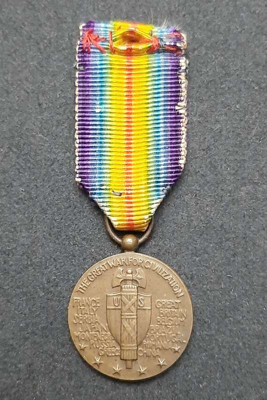 **WW1 : U.S. Victory Miniature Medal w/ Silk Ribbon **