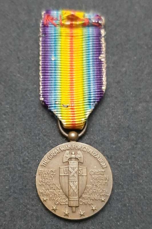 **WW1 : U.S. Victory Miniature Medal w/ Silk Ribbon **