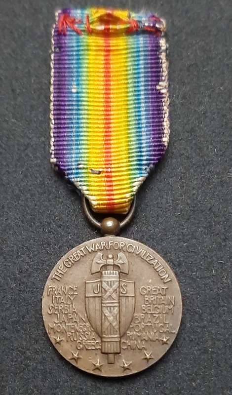 **WW1 : U.S. Victory Miniature Medal w/ Silk Ribbon **