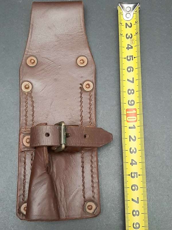 ** 1960s SADF : Early FN FAL Leather Bayonet Frog ( Union Marked).**