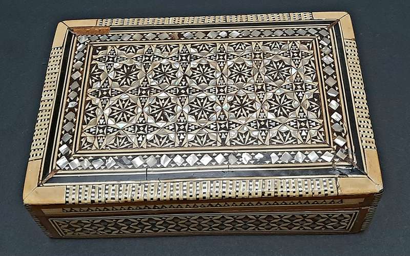 **STUNNING: Mid-20 th Century North African Marquetry Jewellery Box w/ M/ of Pearl Inlay**