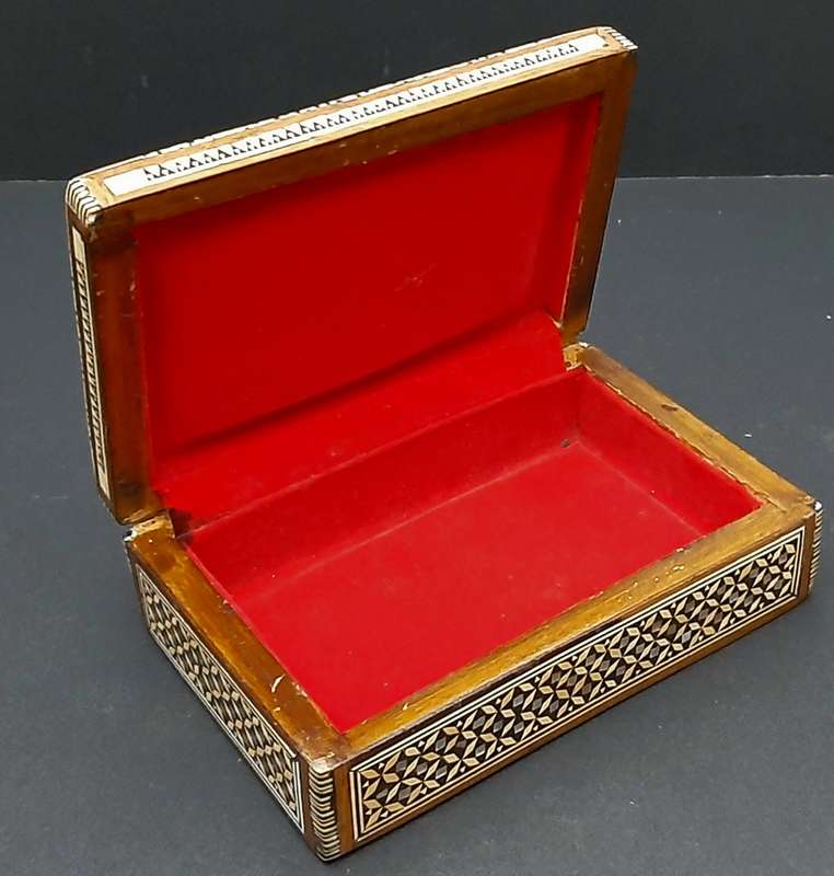**STUNNING: Mid-20 th Century North African Marquetry Jewellery Box w/ M/ of Pearl Inlay**