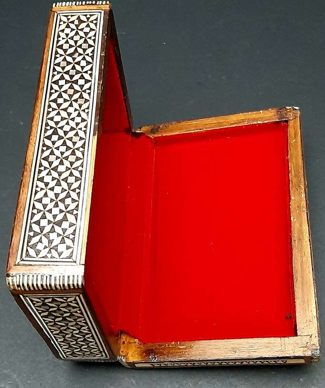 **STUNNING: Mid-20 th Century North African Marquetry Jewellery Box w/ M/ of Pearl Inlay**