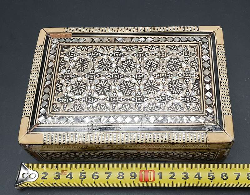 **STUNNING: Mid-20 th Century North African Marquetry Jewellery Box w/ M/ of Pearl Inlay**