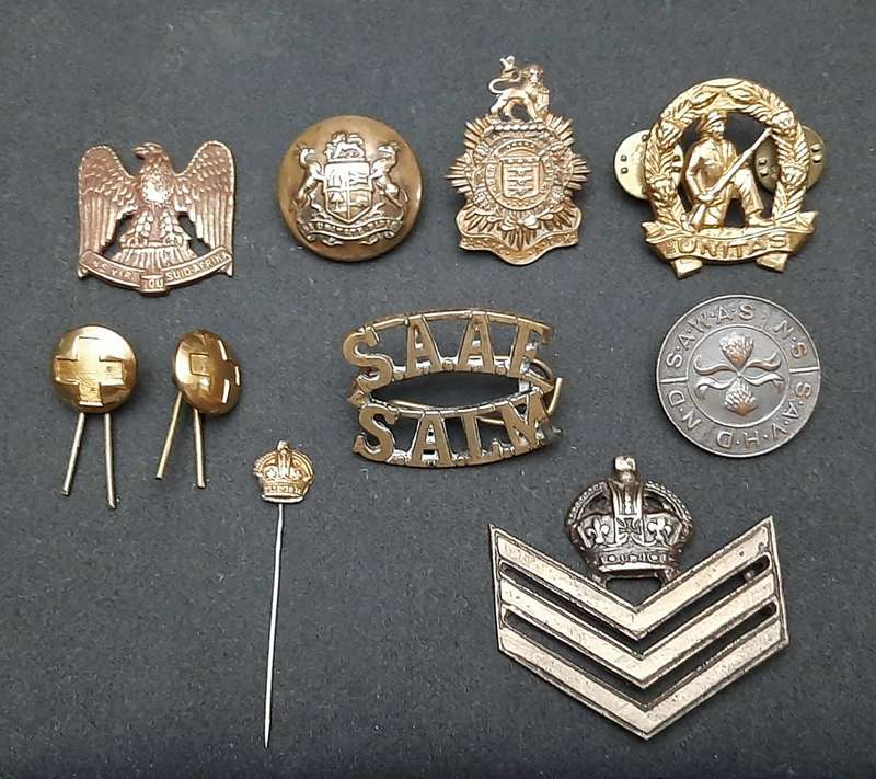 **WW2 UDF : Assorted Metal Badges & Insignia Lot ( x 10 Pcs).**
