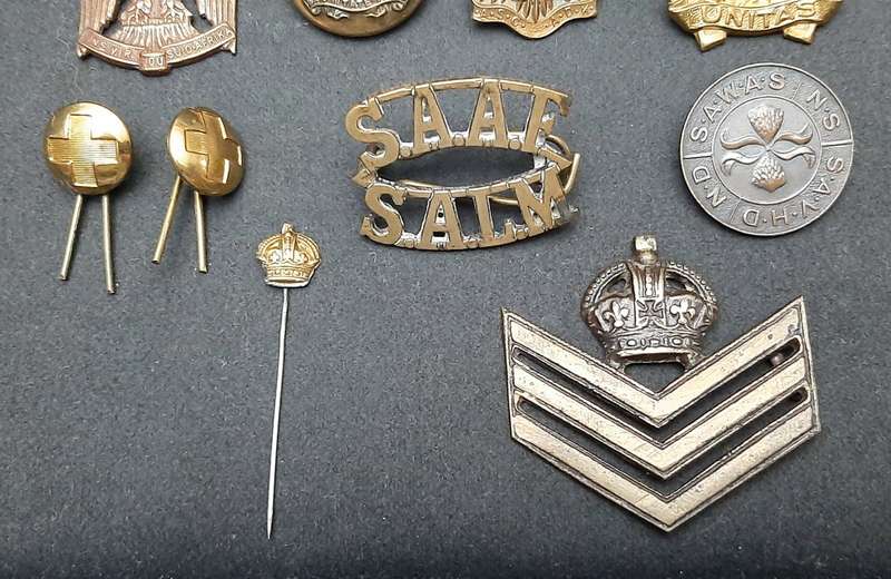 **WW2 UDF : Assorted Metal Badges & Insignia Lot ( x 10 Pcs).**
