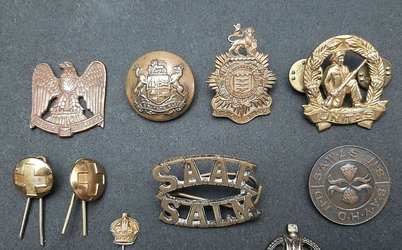 **WW2 UDF : Assorted Metal Badges & Insignia Lot ( x 10 Pcs).**