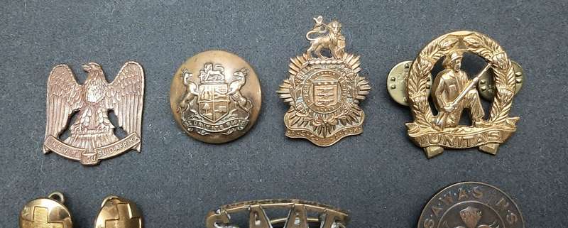**WW2 UDF : Assorted Metal Badges & Insignia Lot ( x 10 Pcs).**