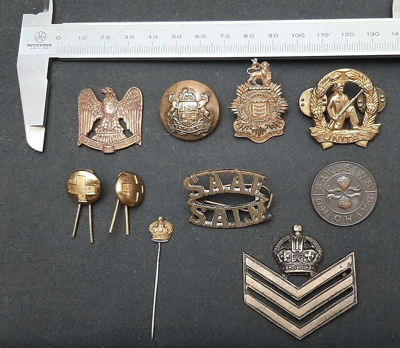 **WW2 UDF : Assorted Metal Badges & Insignia Lot ( x 10 Pcs).**