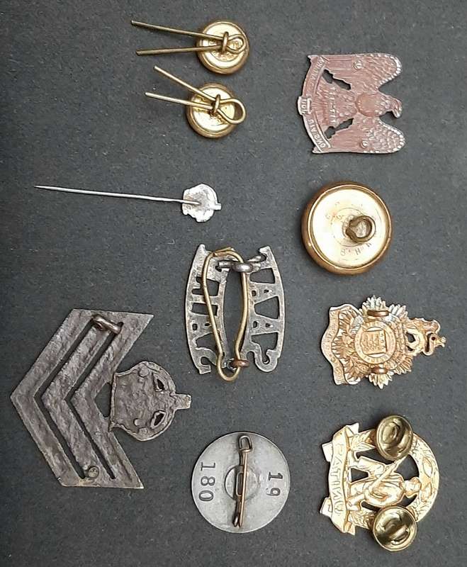 **WW2 UDF : Assorted Metal Badges & Insignia Lot ( x 10 Pcs).**