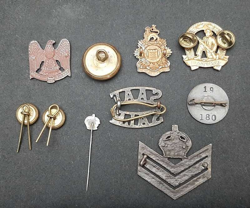 **WW2 UDF : Assorted Metal Badges & Insignia Lot ( x 10 Pcs).**