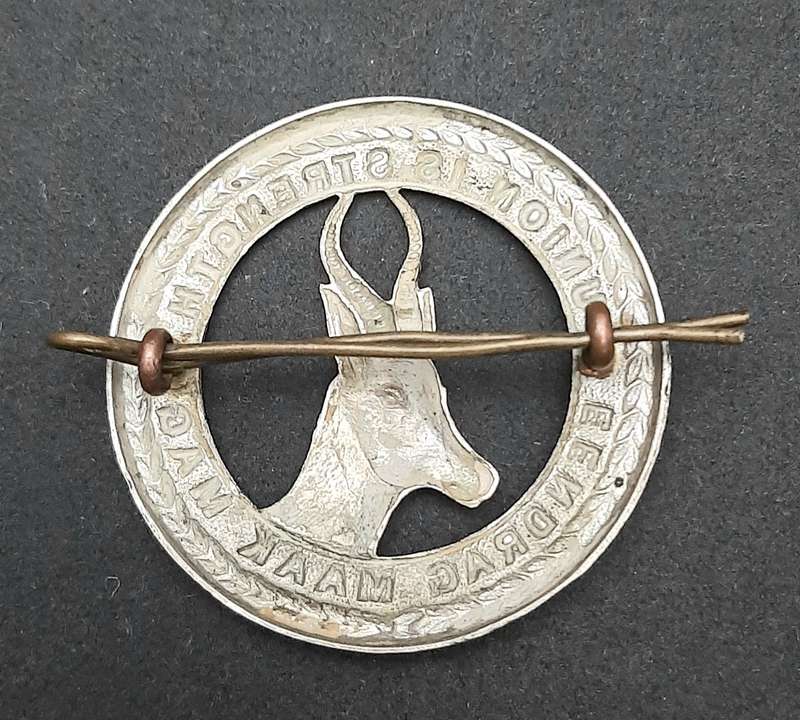 **WW2 UDF: General Service White Metal Cap Badge #3(Pin & Lugs ).**