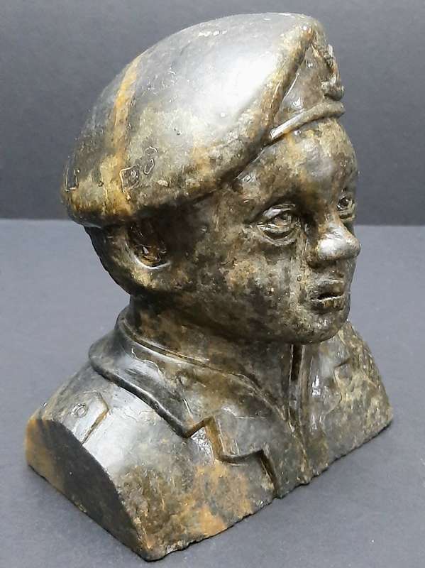 **Rhodesian Bush War: 1970s Rhodesian Army  'Selous Scouts' Carved Soapstone Bust (15cm x 14cm) .**