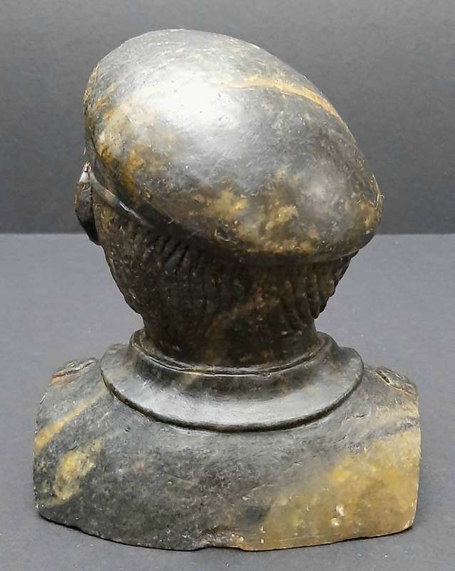 **Rhodesian Bush War: 1970s Rhodesian Army  'Selous Scouts' Carved Soapstone Bust (15cm x 14cm) .**