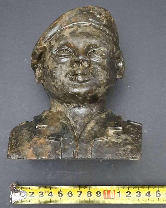 **Rhodesian Bush War: 1970s Rhodesian Army  'Selous Scouts' Carved Soapstone Bust (15cm x 14cm) .**