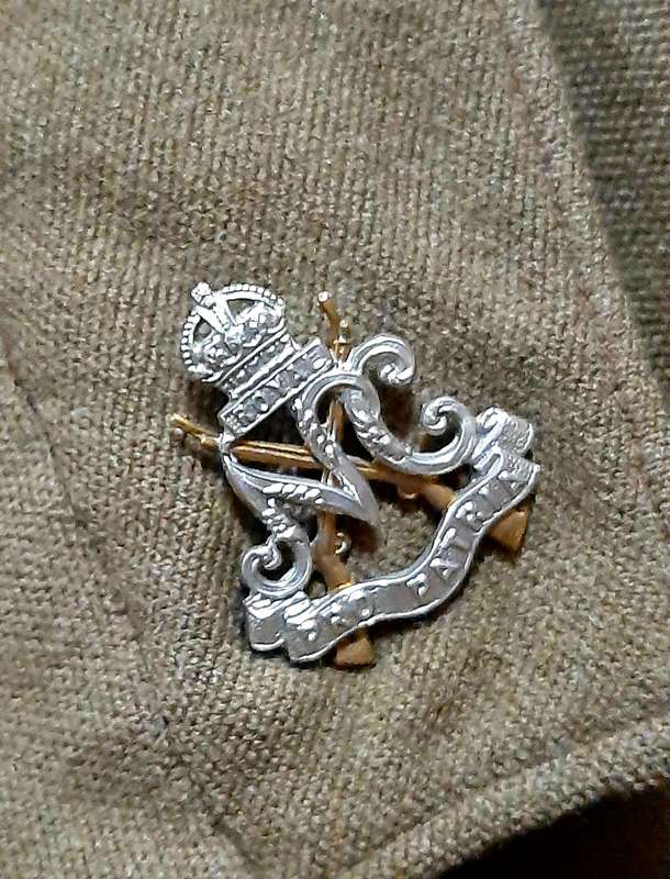 **RARE: WW2 UDF 'Royal Natal Carbineers ' Lieutenant's Service Tunic w/ Rank Insignia .**