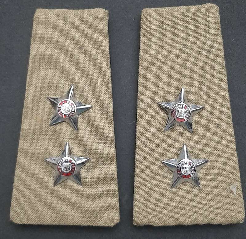 * *Border War : 1970s SADF Lieutenant Rank Shoulder Board Insignia Pair (All Pins).**
