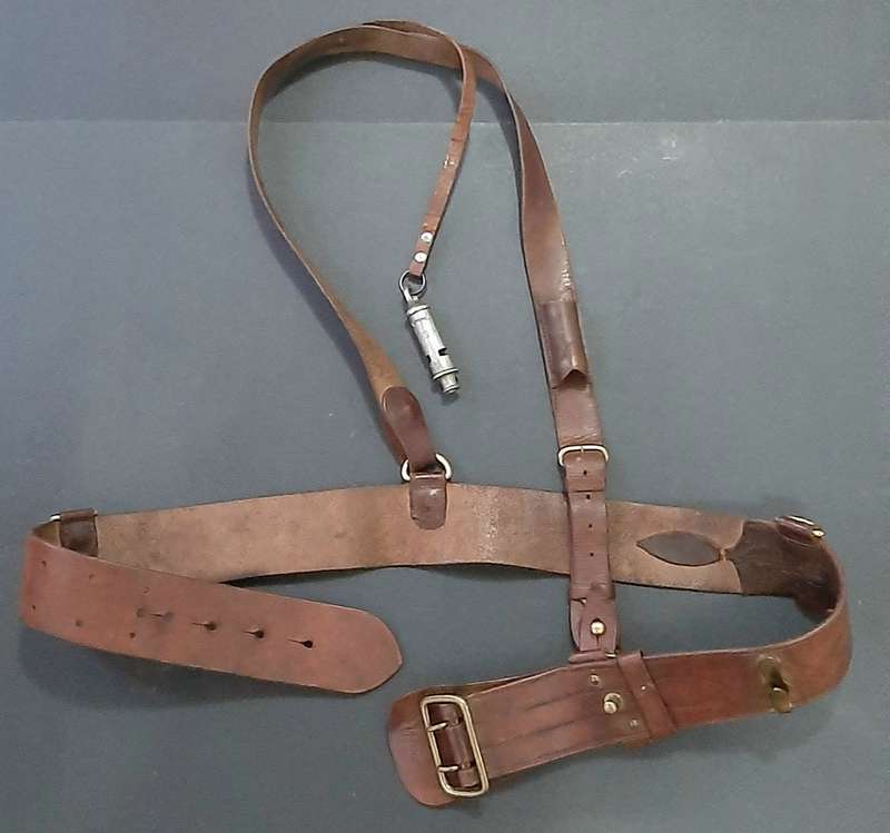 **WW2 UDF: Officer's Sam Browne Leather Belt Equipment w/ Lanyard & Whistle (36").**