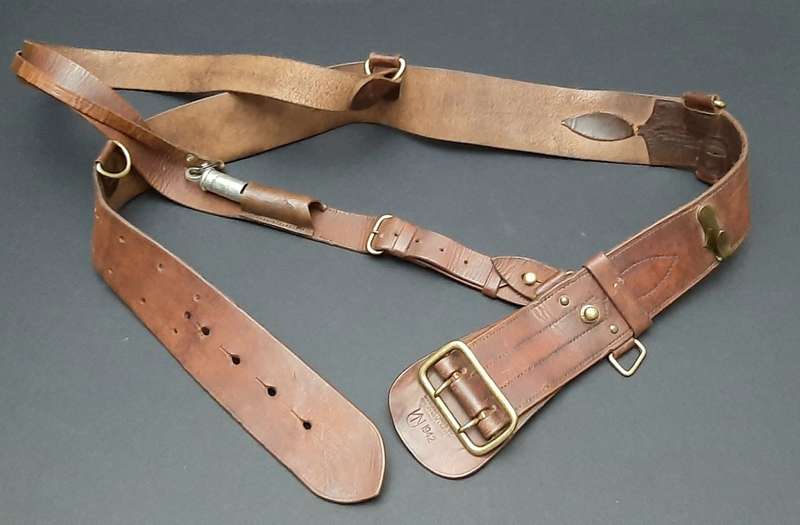 **WW2 UDF: Officer's Sam Browne Leather Belt Equipment w/ Lanyard & Whistle (36").**