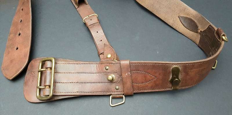 **WW2 UDF: Officer's Sam Browne Leather Belt Equipment w/ Lanyard & Whistle (36").**