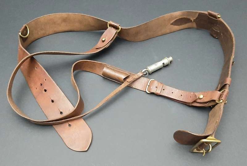 **WW2 UDF: Officer's Sam Browne Leather Belt Equipment w/ Lanyard & Whistle (36").**