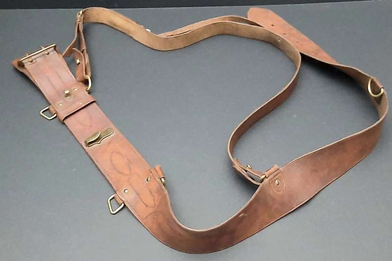 **WW2 UDF: Officer's Sam Browne Leather Belt Equipment w/ Lanyard & Whistle (36").**