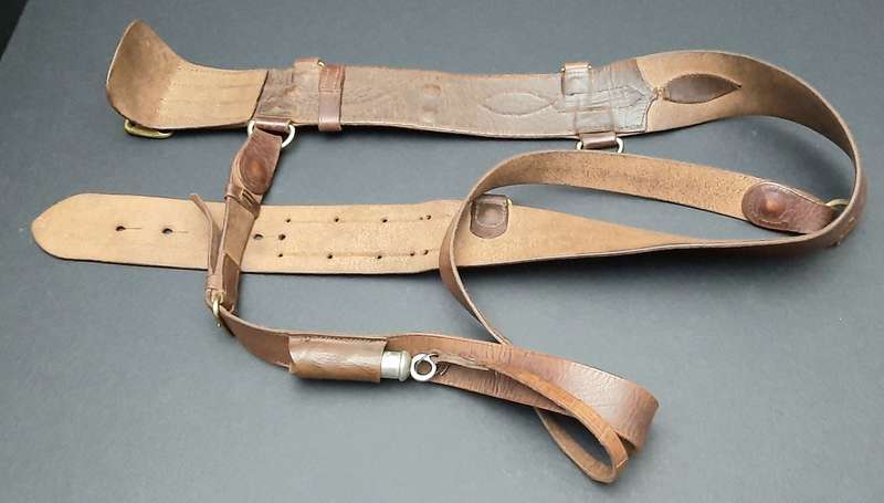 **WW2 UDF: Officer's Sam Browne Leather Belt Equipment w/ Lanyard & Whistle (36").**