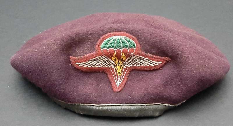 ** Early 1990s SADF: 1 Parachute Battalion Beret w/ Embroidered Unit Insignia ( 55) (USED).**