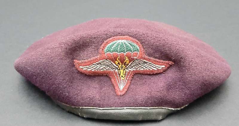 ** Early 1990s SADF: 1 Parachute Battalion Beret w/ Embroidered Unit Insignia ( 55) (USED).**