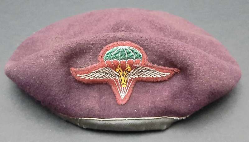 ** Early 1990s SADF: 1 Parachute Battalion Beret w/ Embroidered Unit Insignia ( 55) (USED).**