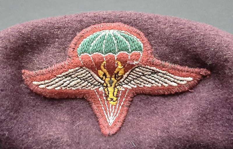 ** Early 1990s SADF: 1 Parachute Battalion Beret w/ Embroidered Unit Insignia ( 55) (USED).**