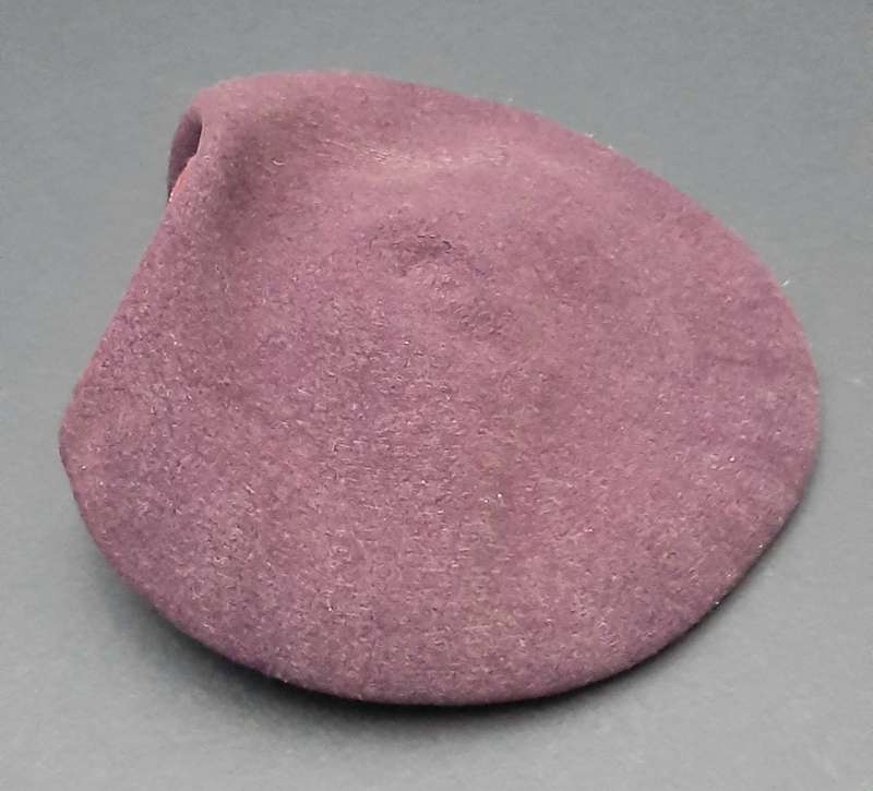 ** Early 1990s SADF: 1 Parachute Battalion Beret w/ Embroidered Unit Insignia ( 55) (USED).**