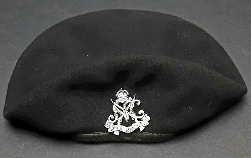 **RARE: WW2 UDF 'Royal Natal Carbineers ' Armoured Beret w/ Badge Insignia ( 1940)  .**