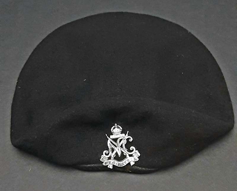 **RARE: WW2 UDF 'Royal Natal Carbineers ' Armoured Beret w/ Badge Insignia ( 1940)  .**