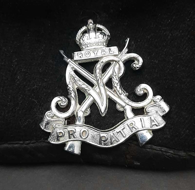**RARE: WW2 UDF 'Royal Natal Carbineers ' Armoured Beret w/ Badge Insignia ( 1940)  .**